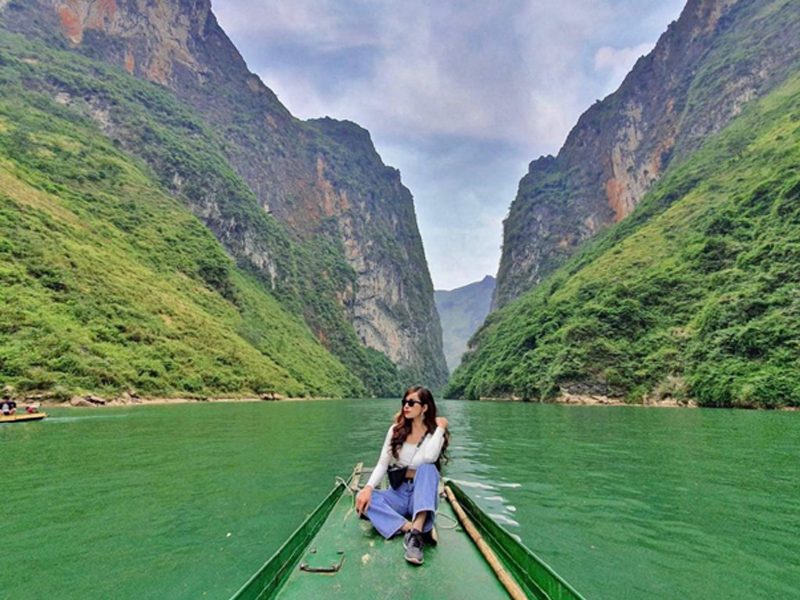 Chèo thuyền trên sông Nho Quế